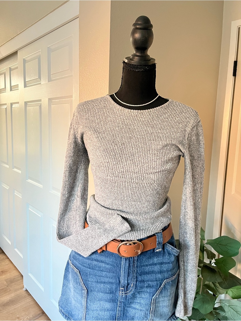 Gray Ribbed Knit Top Medium - Picture 3 of 6